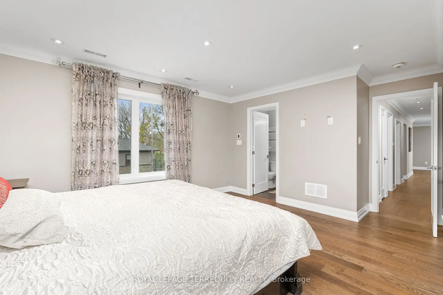 Additional image 10 of 582 Hyacinthe Boulevard