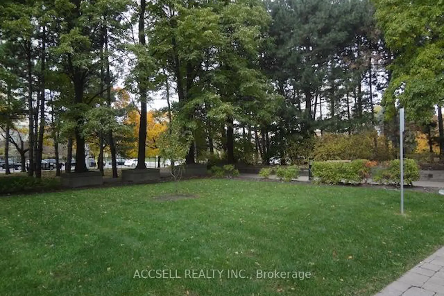 Additional image 2 of 3700 Kaneff Crescent 2106