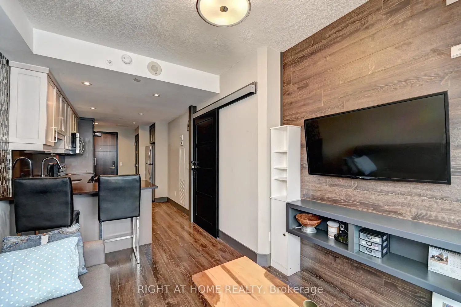 330 Phillip Street N2207 photo 4