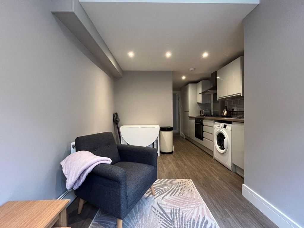 Additional image 2 of 2 bed flat to rentCoombe Road, Brighton BN2