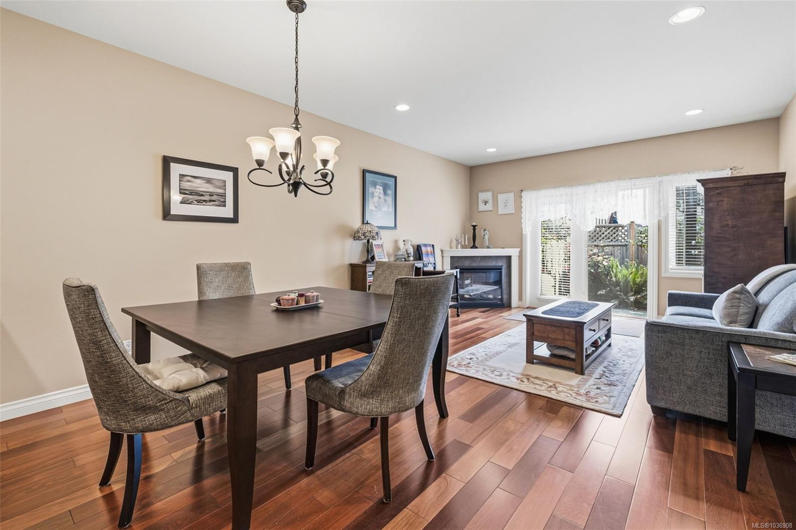 2-9625 Fifth Street, Sidney, BC, V8L 2W7