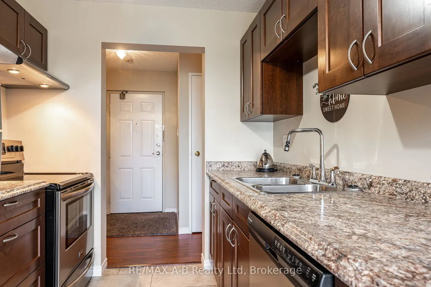 Additional image 5 of 1600 Adelaide Street 301