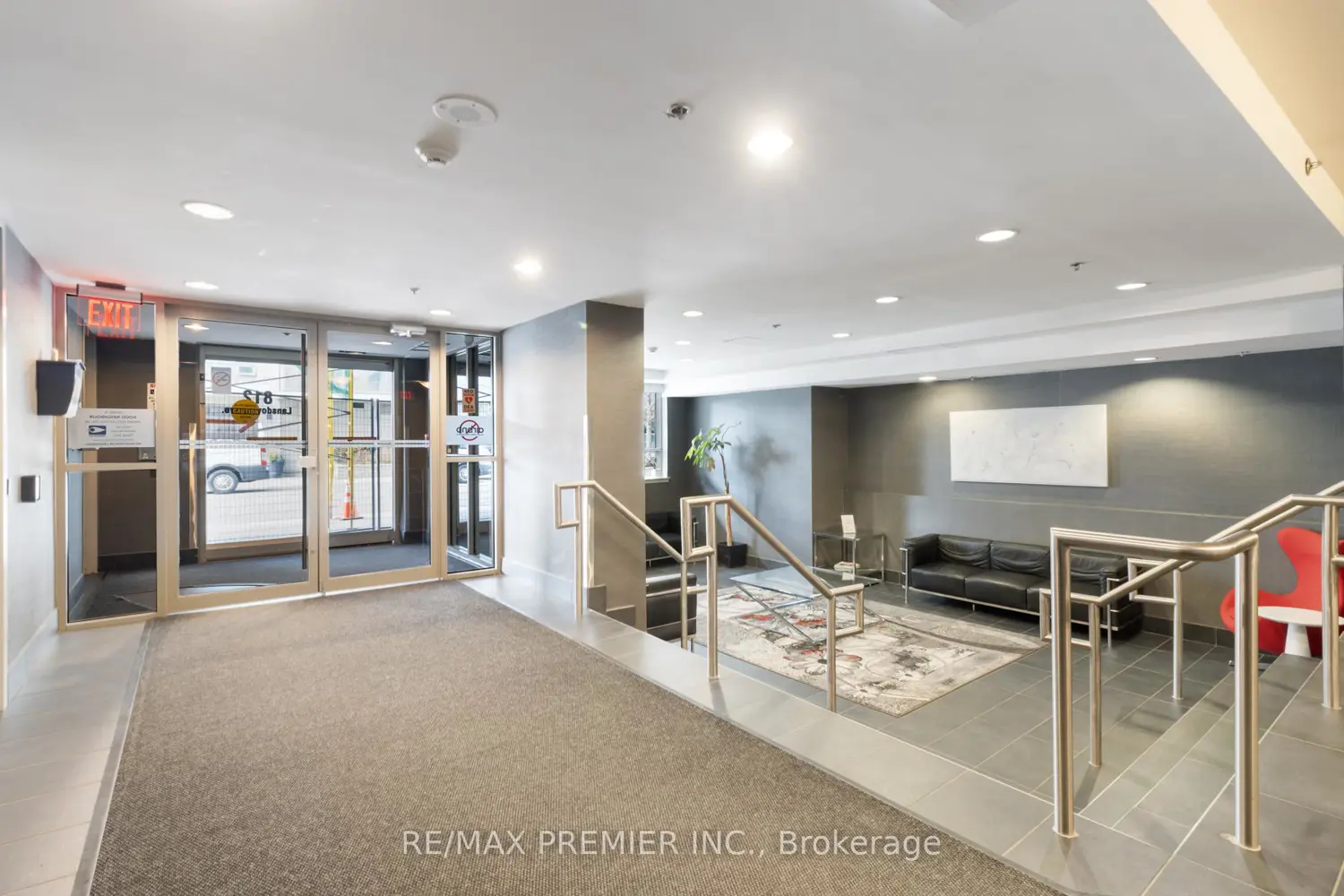 812 Lansdowne Avenue 1011