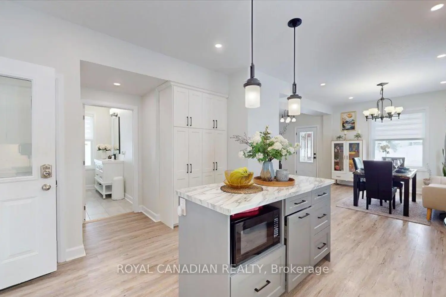 131 Elora Street photo 5