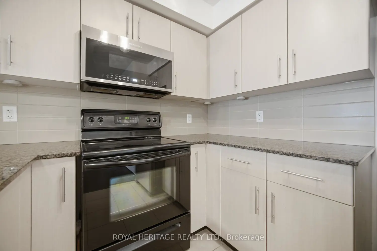 Additional image 10 of 12 Yonge Street 611