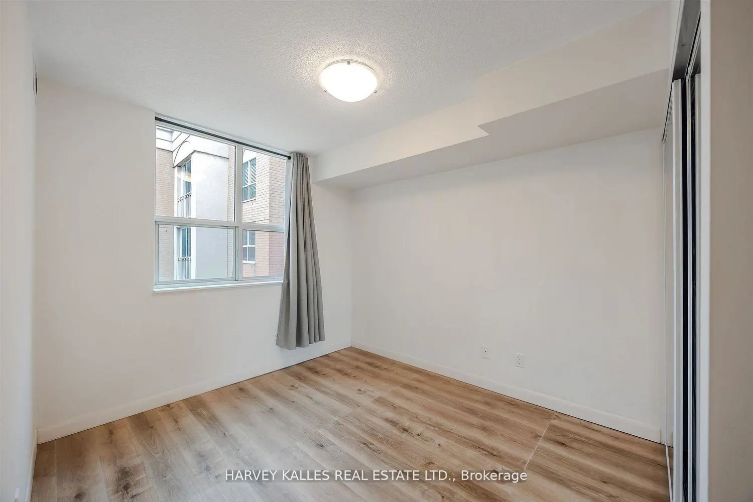 Additional image 10 of 323 Richmond Street 1405