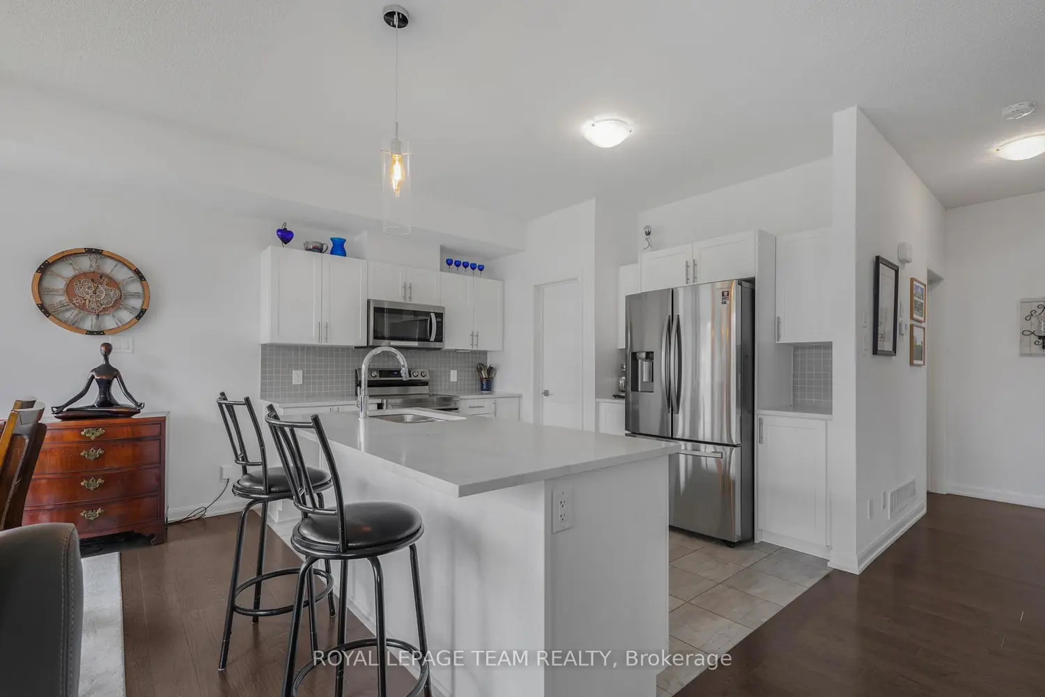 376 Sterling Avenue photo 3