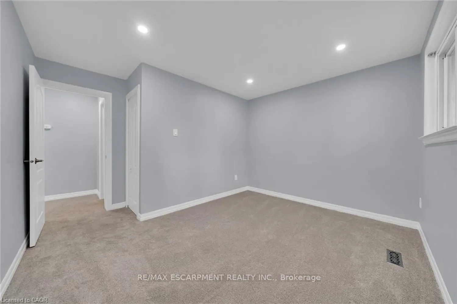 Additional image 15 of 451 Woodview Road 4