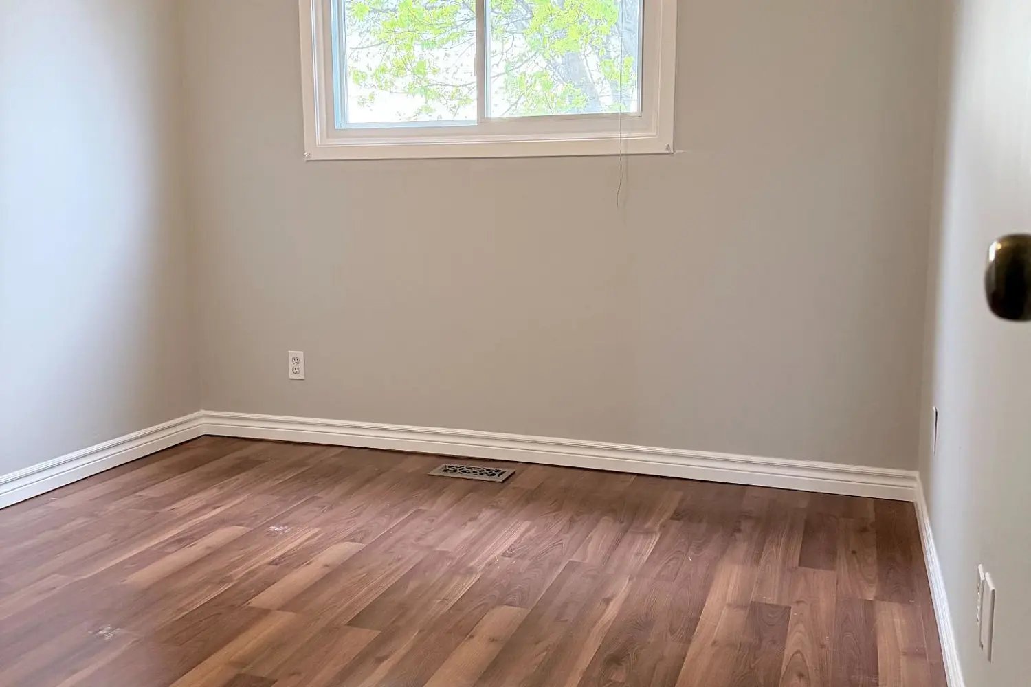 Additional image 13 of 936 Killarney Crescent
