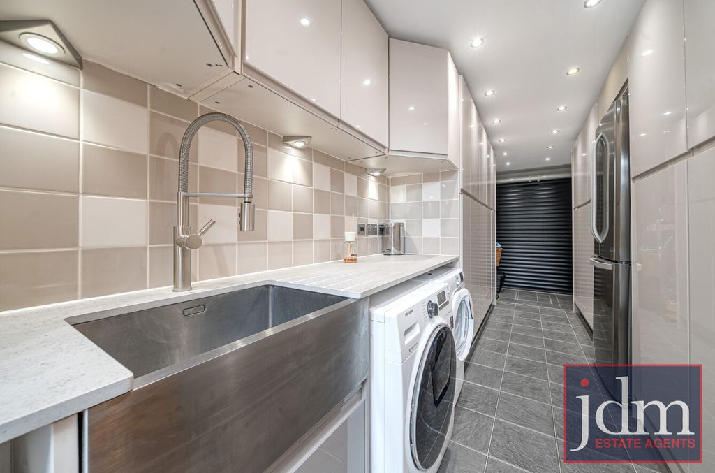 Additional image 10 of 5 bed detached house to rentClarendon Way, Chislehurst BR7