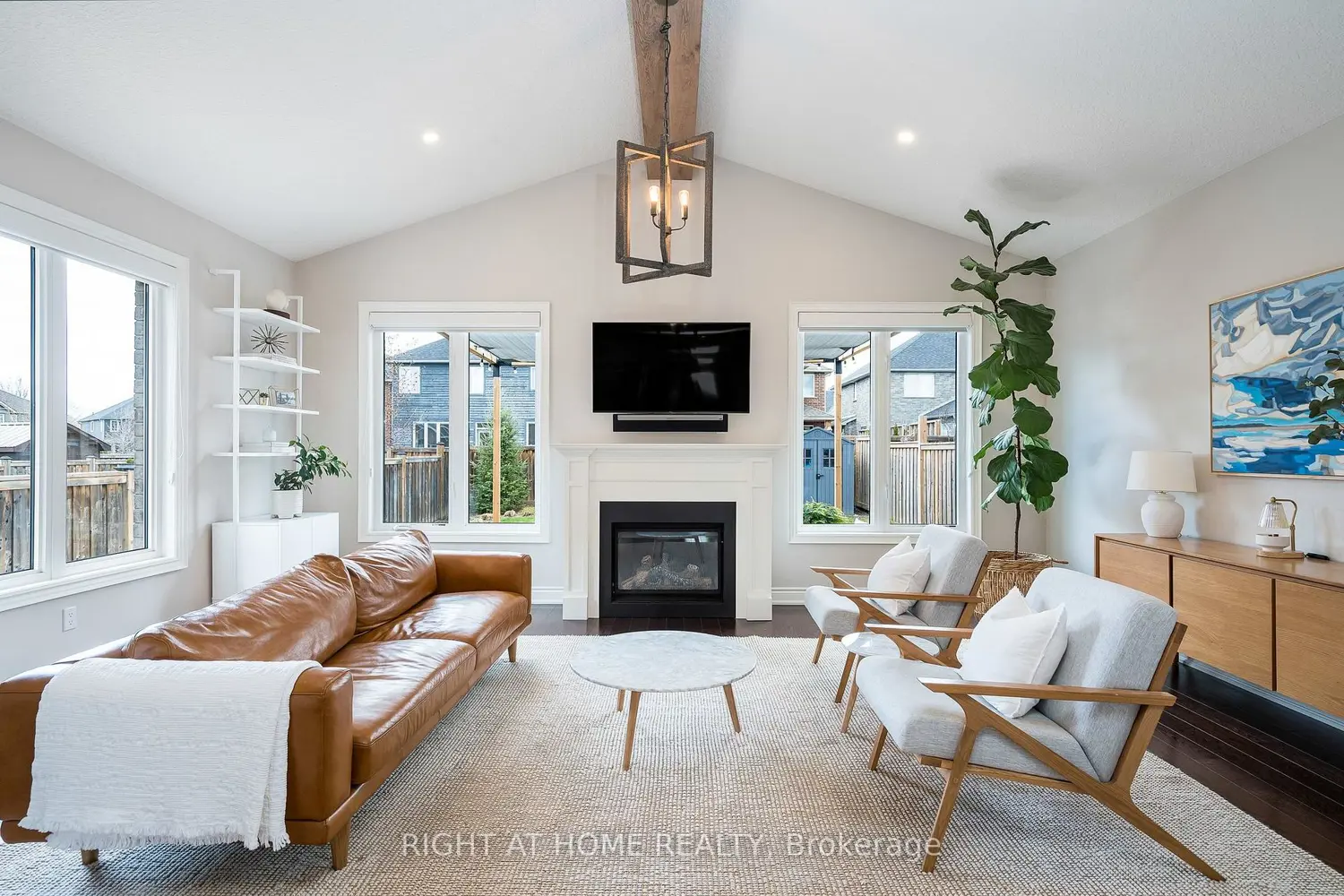 98 Garbutt Crescent photo 3