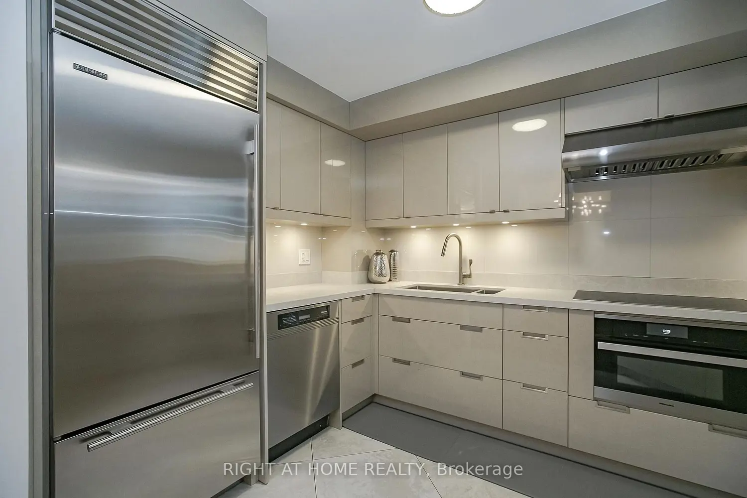 2119 Lake Shore Boulevard 217