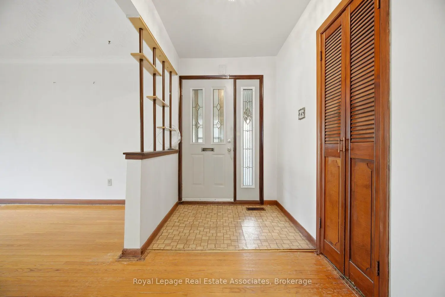 193 Kingsview Boulevard photo 5
