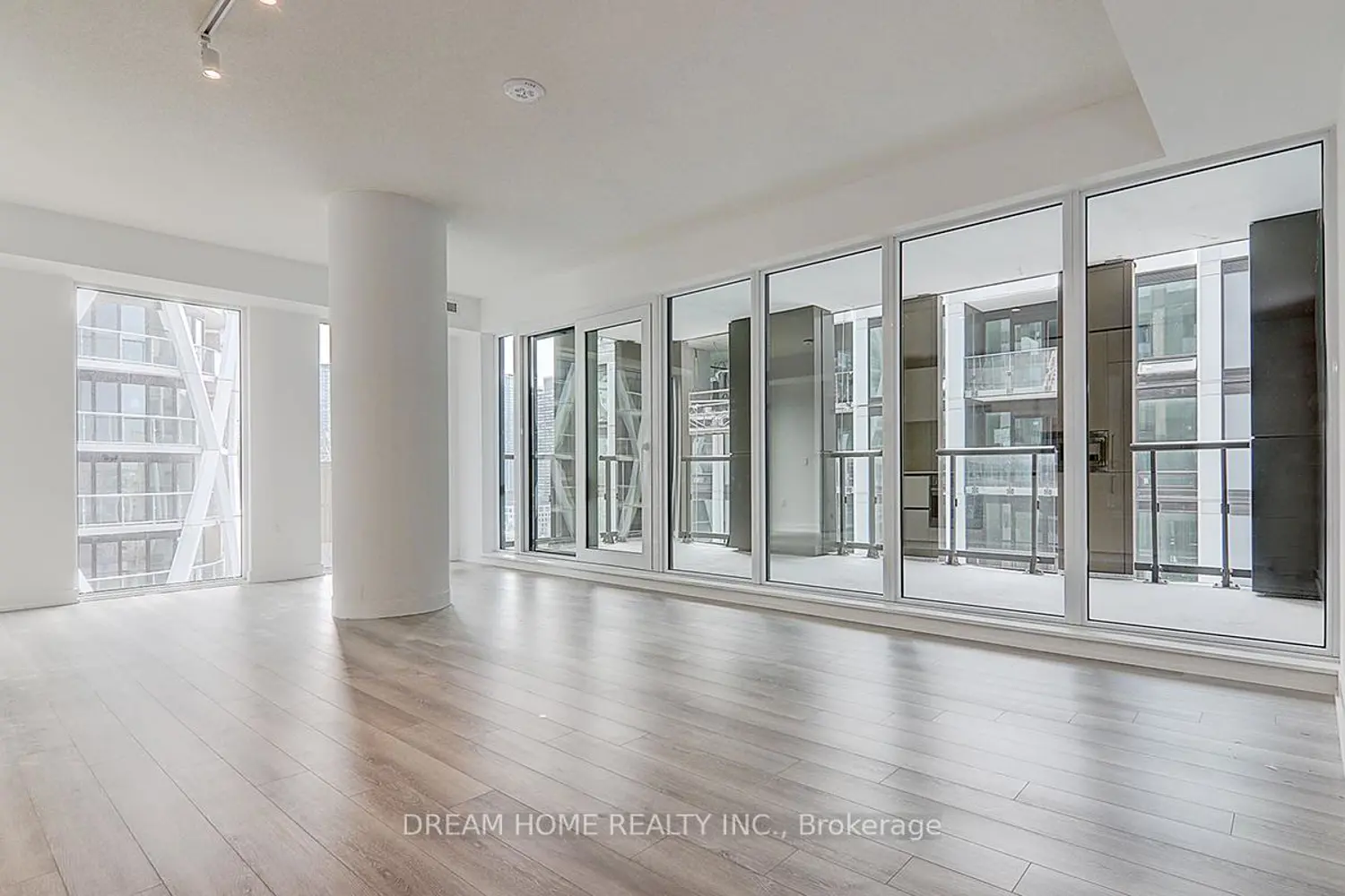 Additional image 6 of 238 Simcoe Street 1608