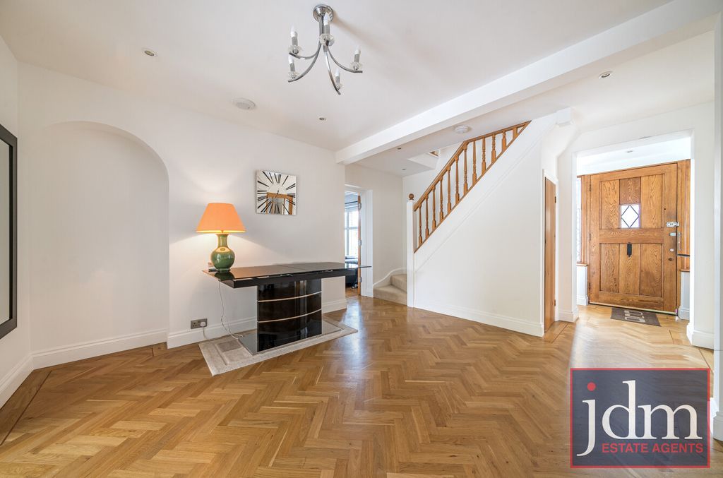 Additional image 11 of 5 bed detached house to rentClarendon Way, Chislehurst BR7