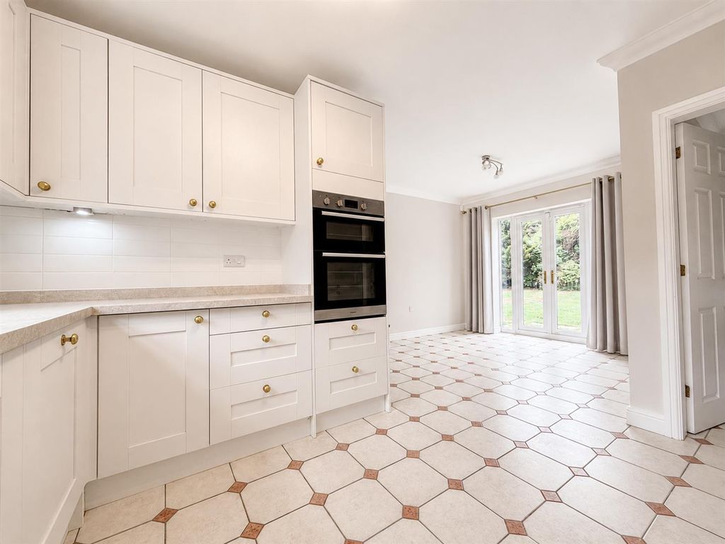 Additional image 7 of 7 bed detached house to rentThe Park, Cheltenham GL50