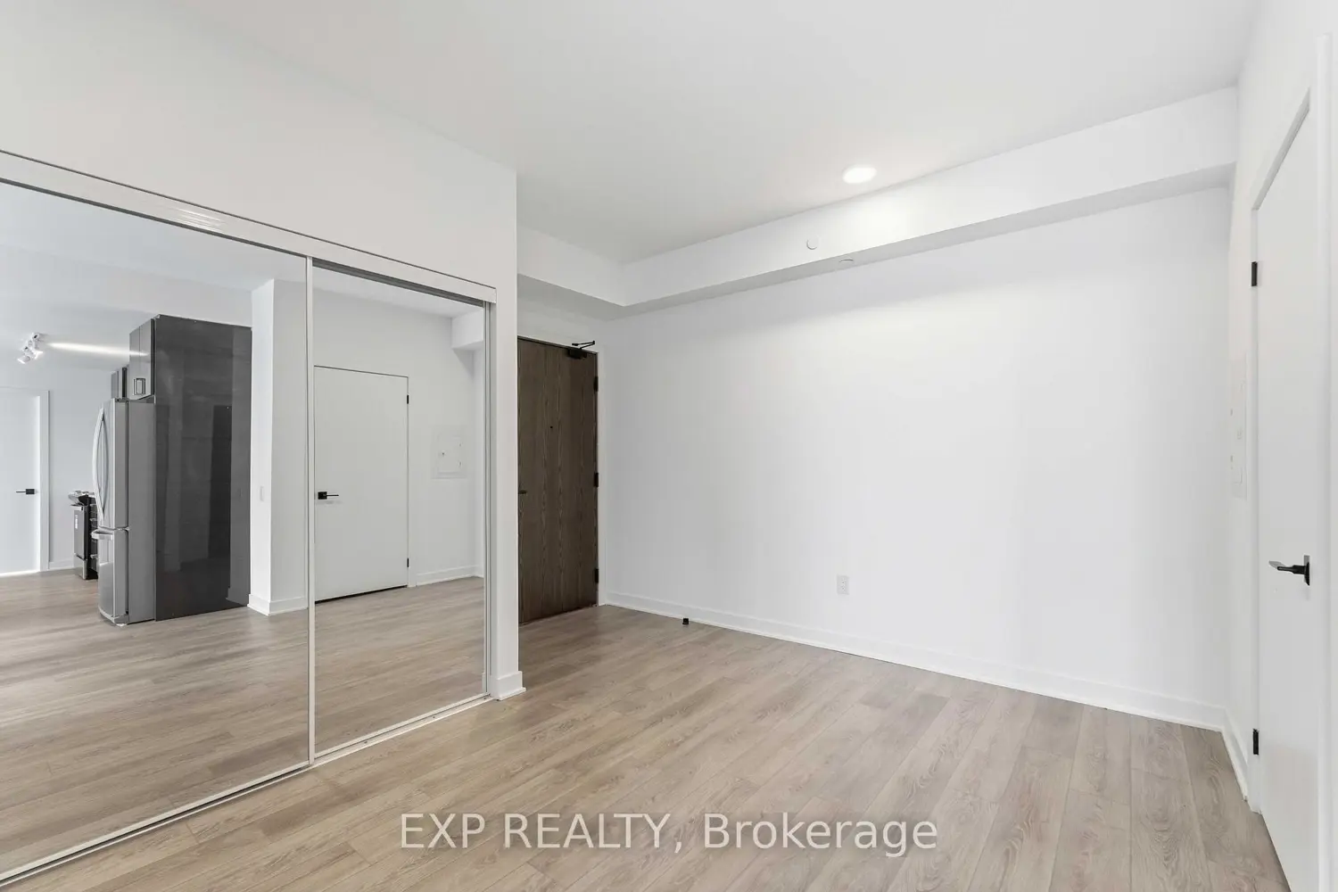Additional image 11 of 2782 Barton Street 1017