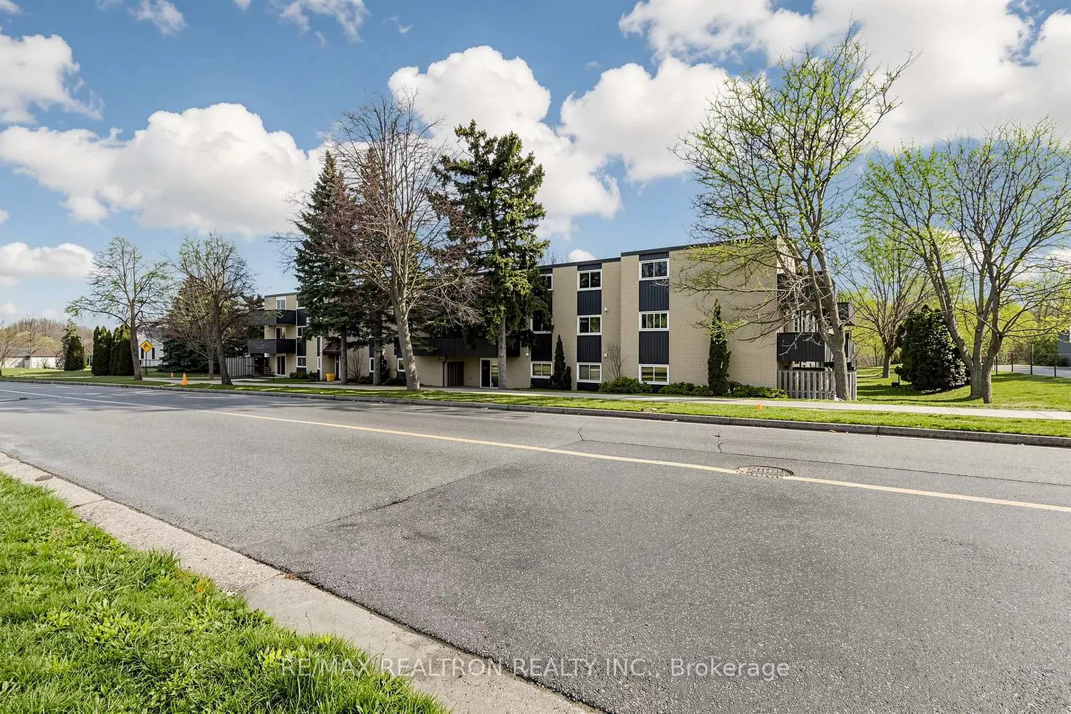 75 Hazelglen Drive 208