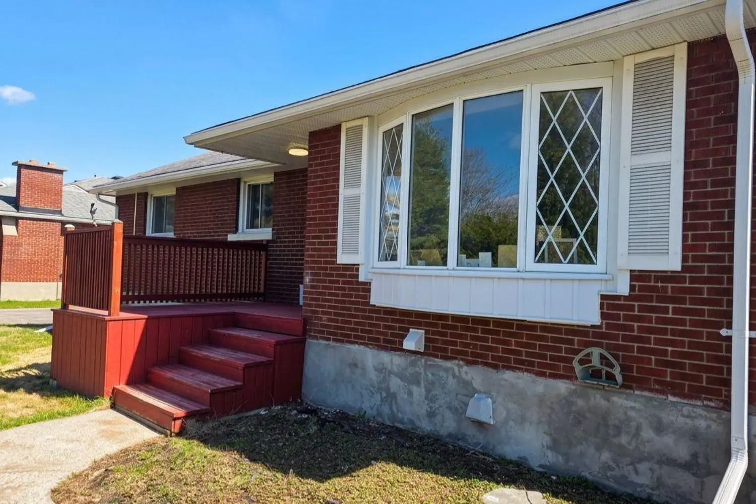 176 Oakridge Boulevard photo 2