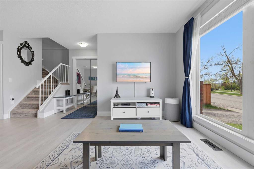 Additional image 4 of 160 Silvergrove Hill NW, Calgary, AB, T3B 4Z5