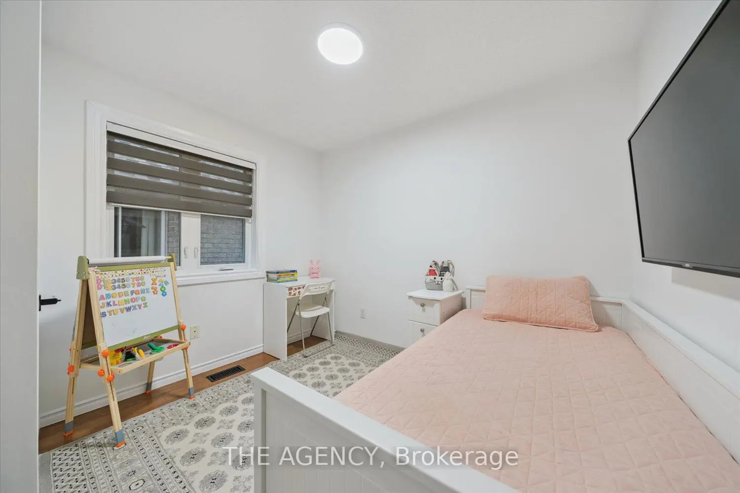 Additional image 11 of 908 Oaktree Crescent