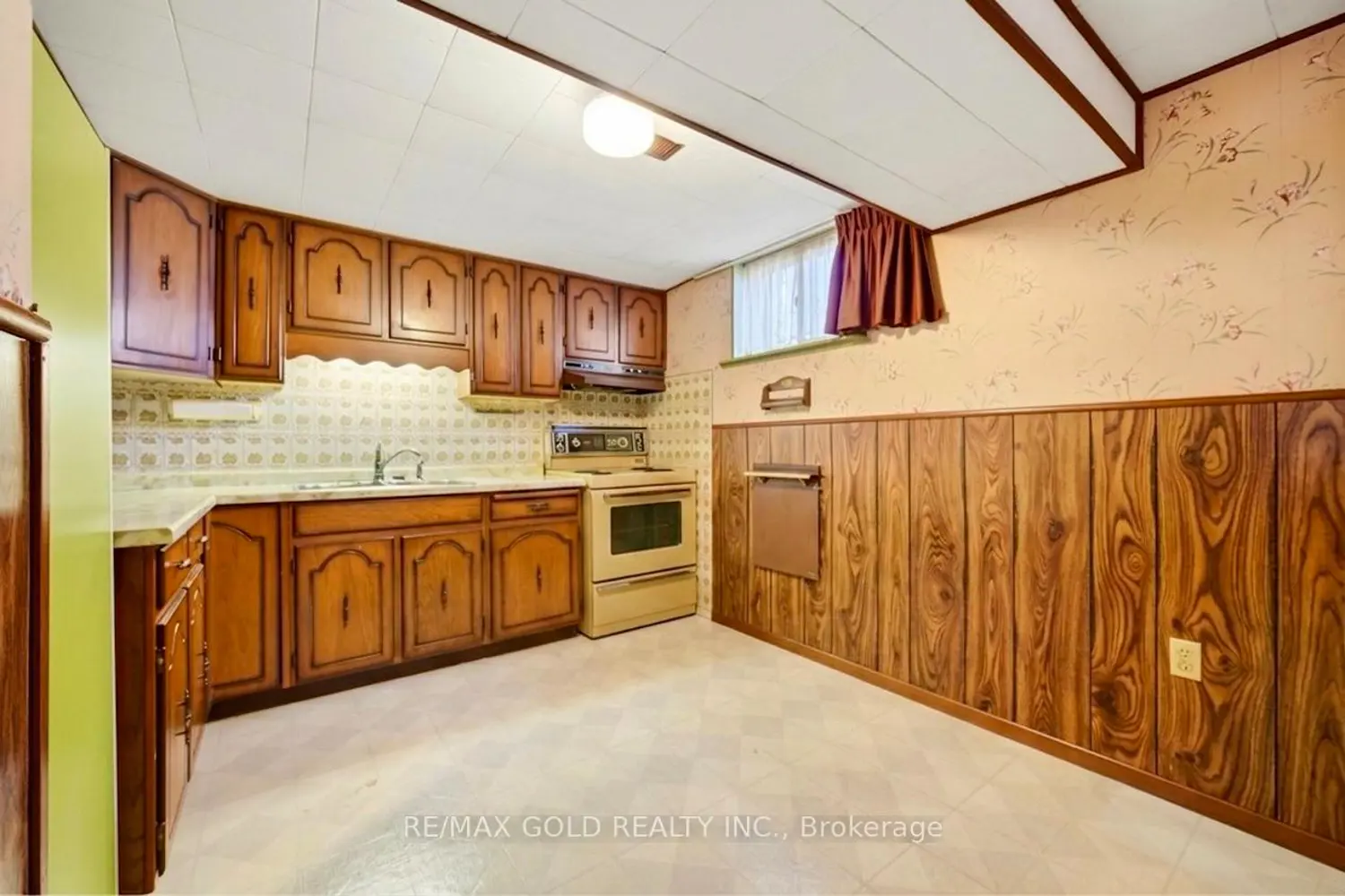 Additional image 8 of 877 Consort Crescent
