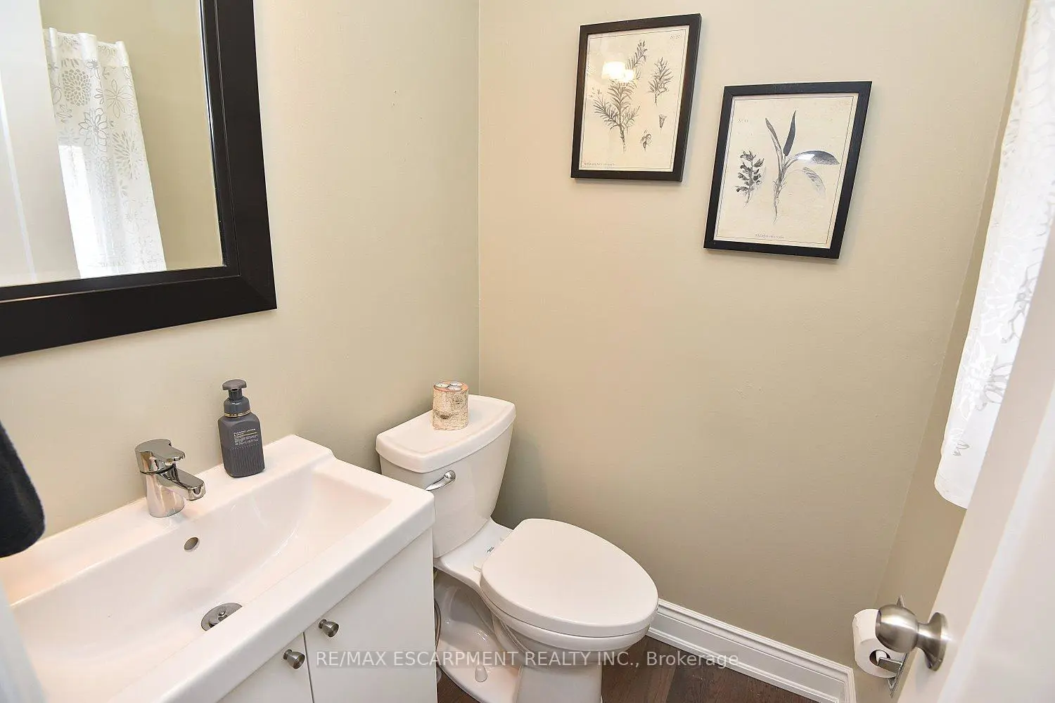 Additional image 9 of 477 Woodview Road 1