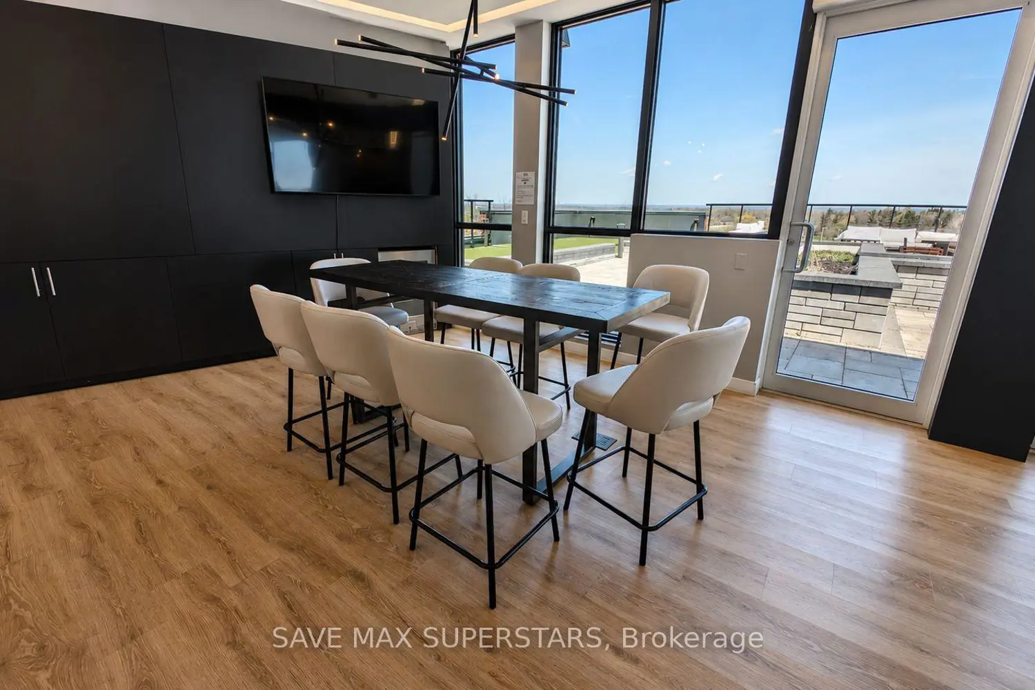 Additional image 11 of 681 Yonge Street 611
