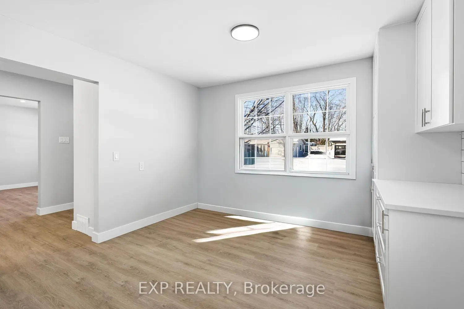 2158 Fillmore Crescent photo 2