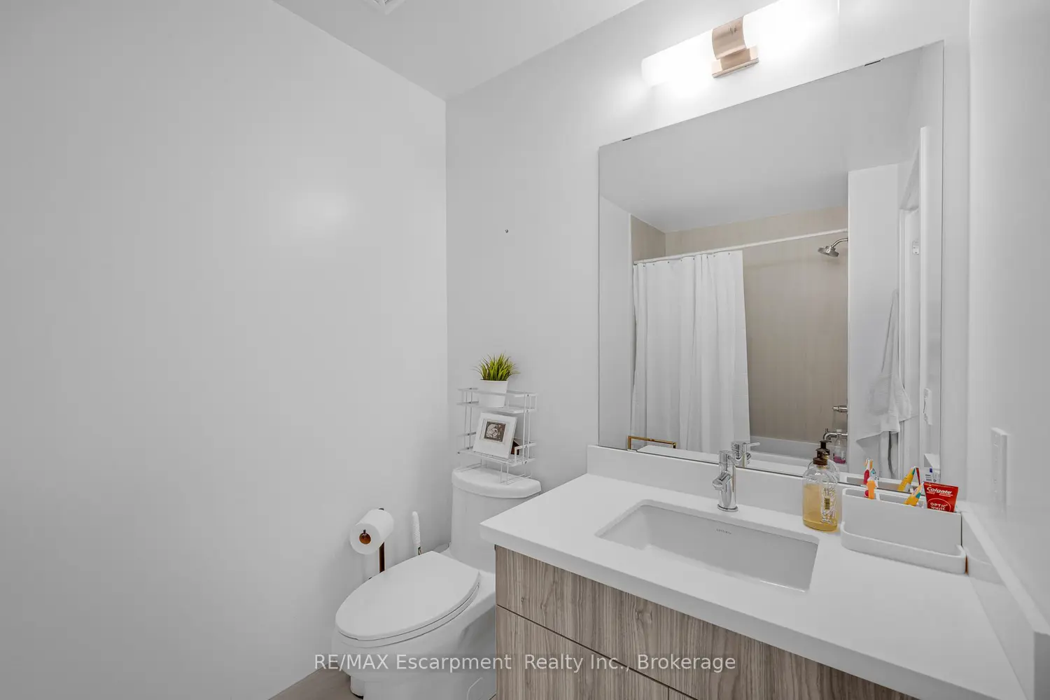 Additional image 11 of 2007 James Street 704