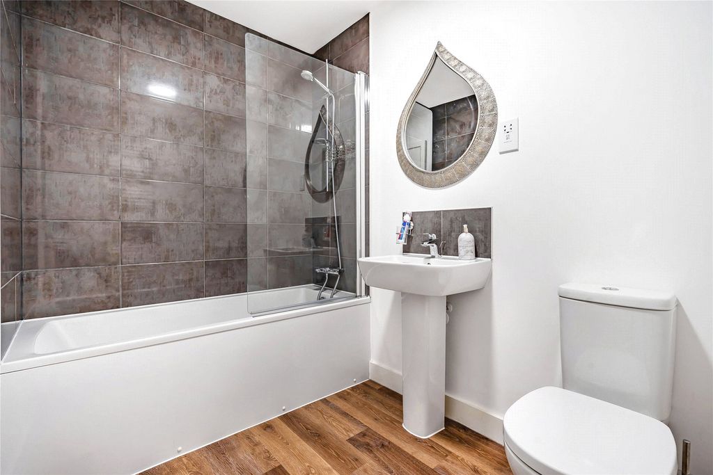 Additional image 7 of 2 bed flat to rentCentenary Way, Penzance, Cornwall TR18