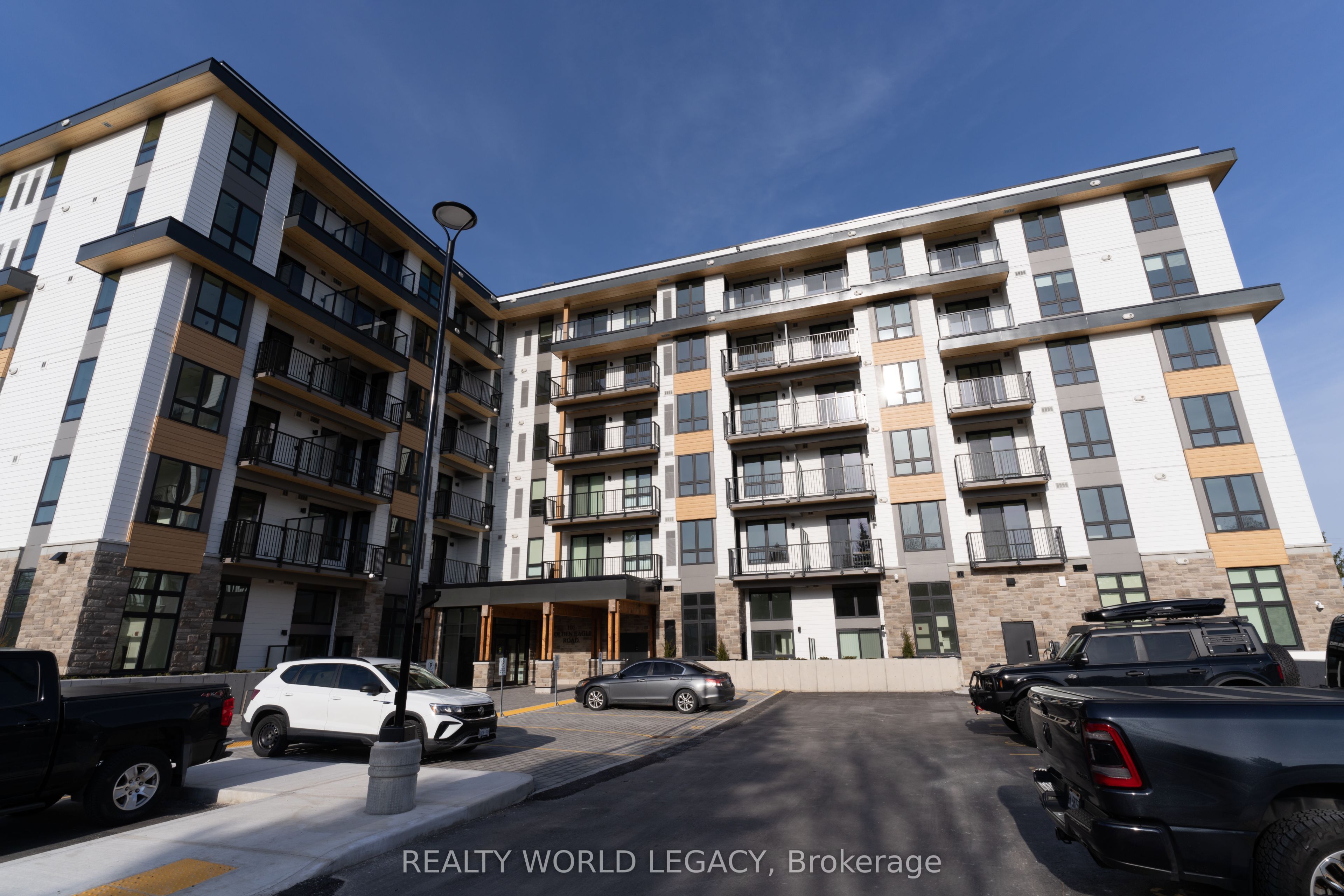 215-101 Golden Eagle Road, Waterloo, ON, N2V 0H4