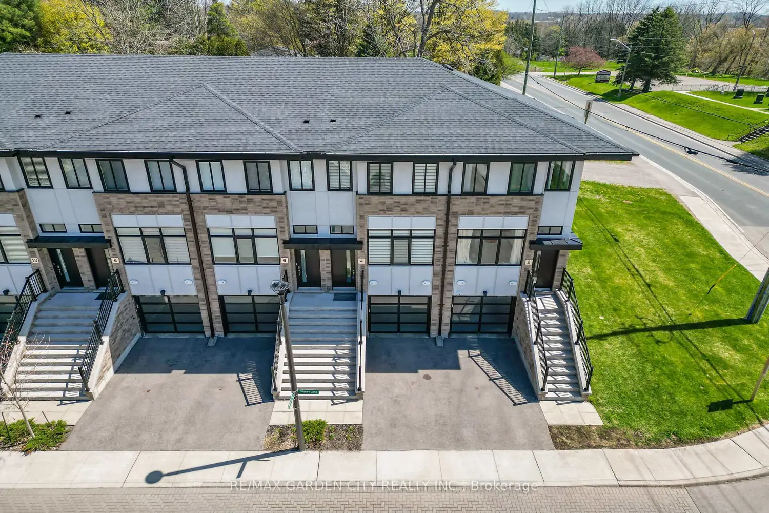 4 Munay Lane