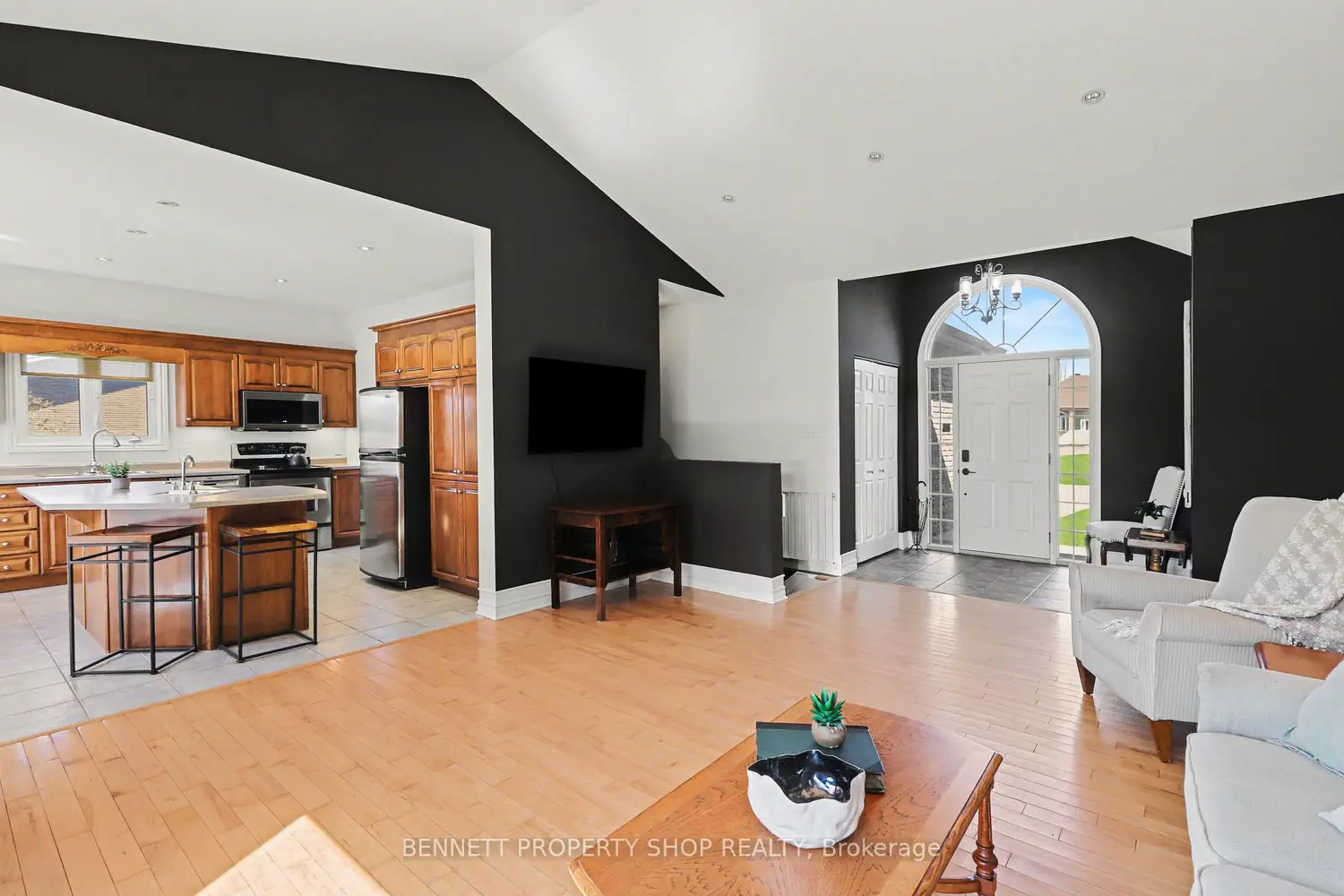 2030 Kingsley Street photo 3