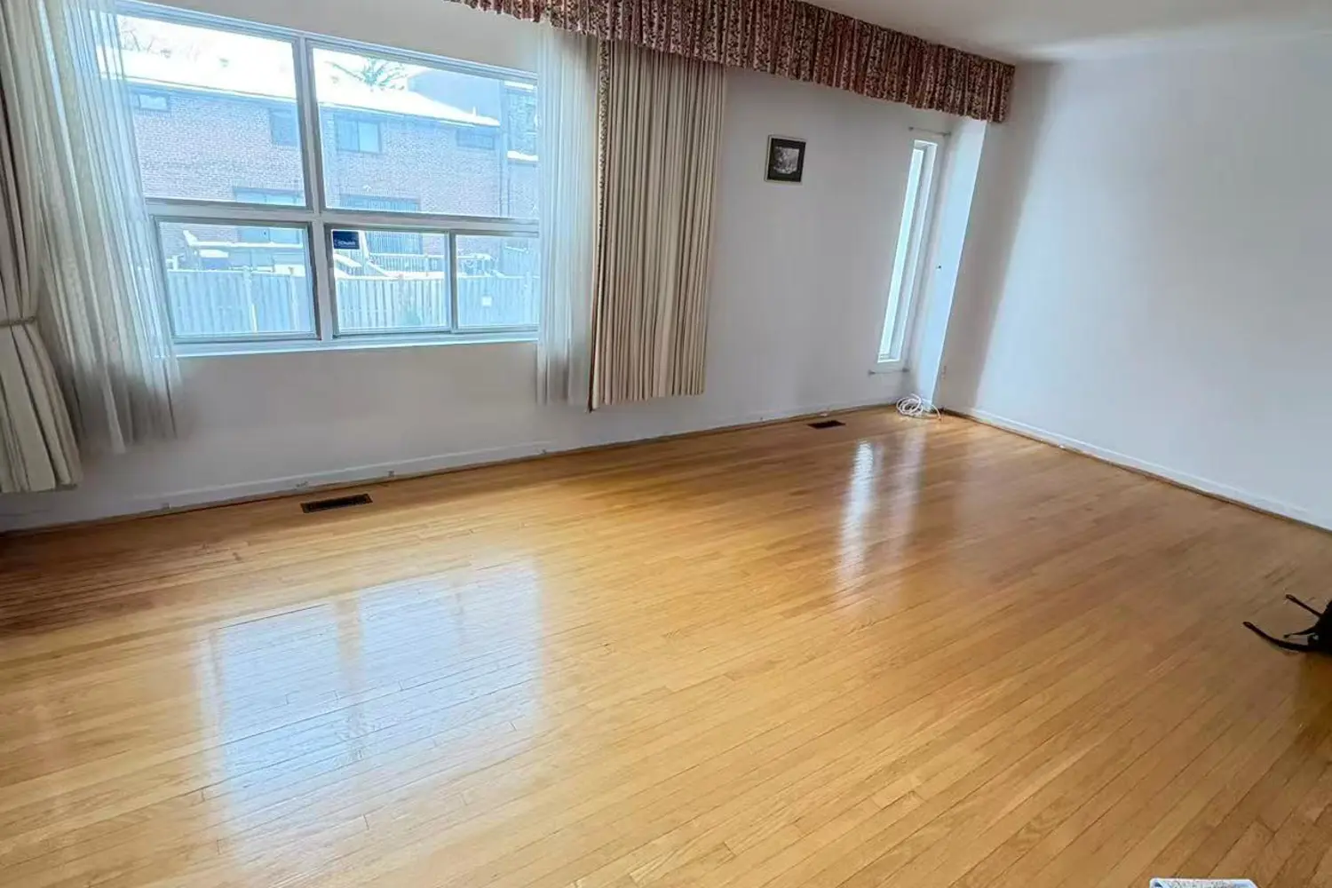 Additional image 8 of 86 Castlebury Crescent 14