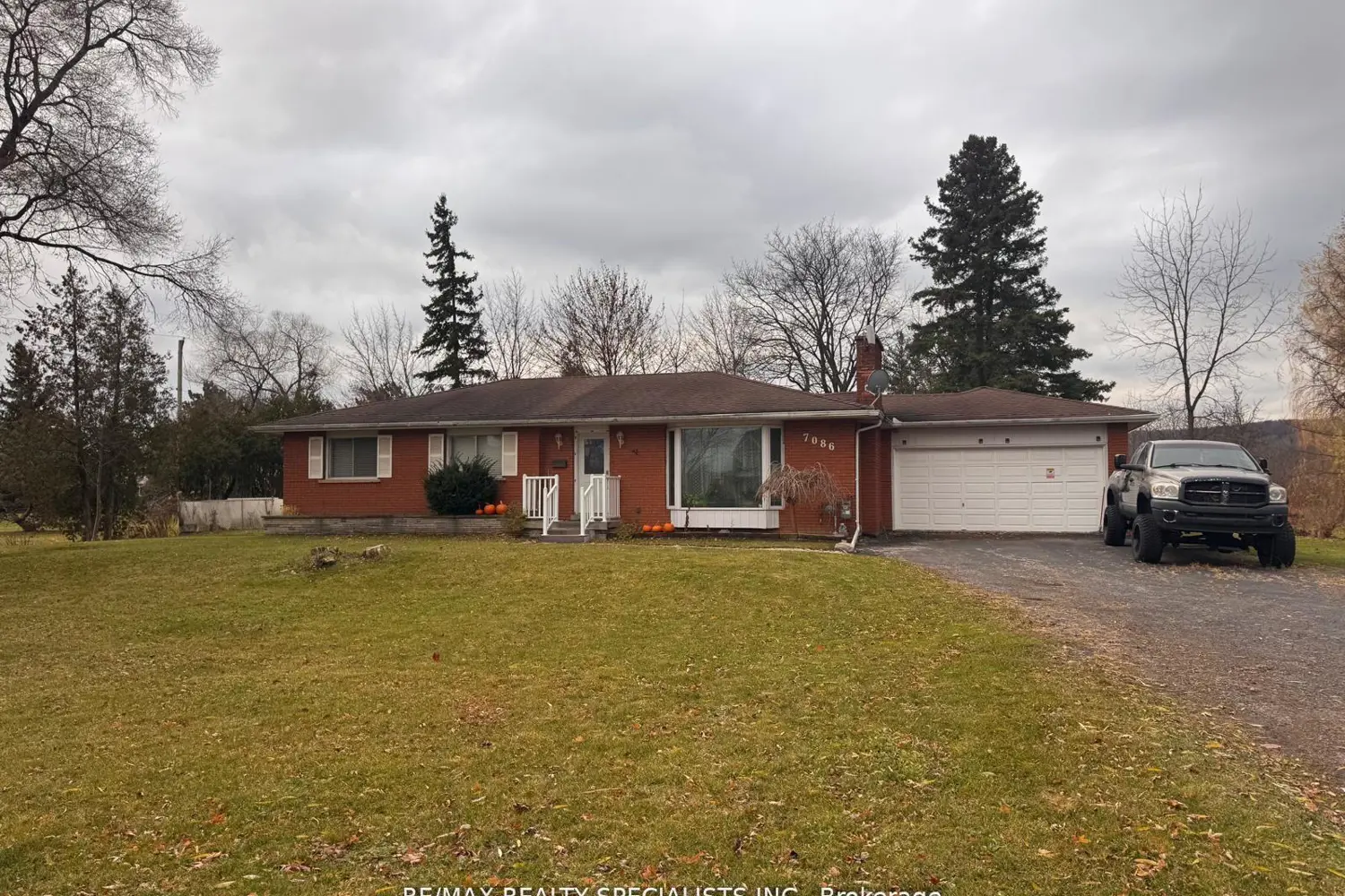 7086 Tremaine Road photo 2