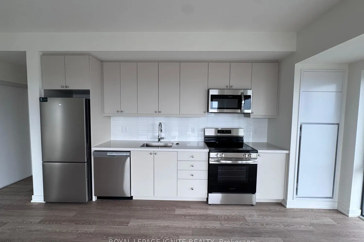 51 Clarington Boulevard 1124 photo 5