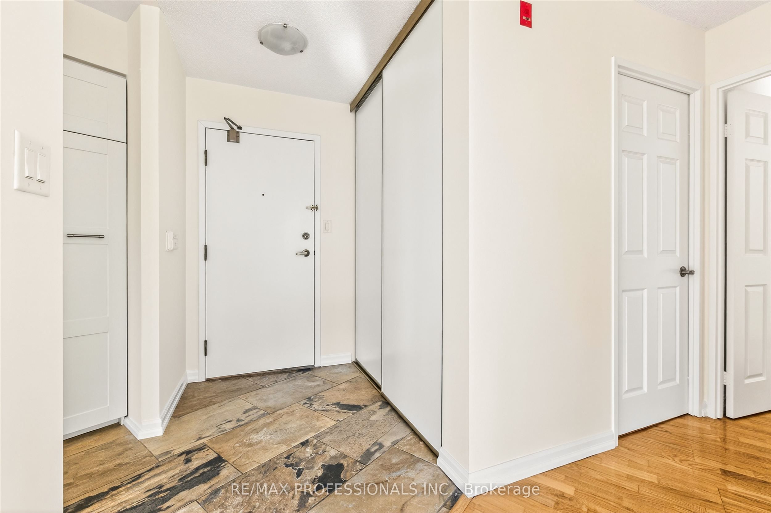 Additional image 4 of 620-20 Southport Street, Toronto, ON, M6S 4Y8