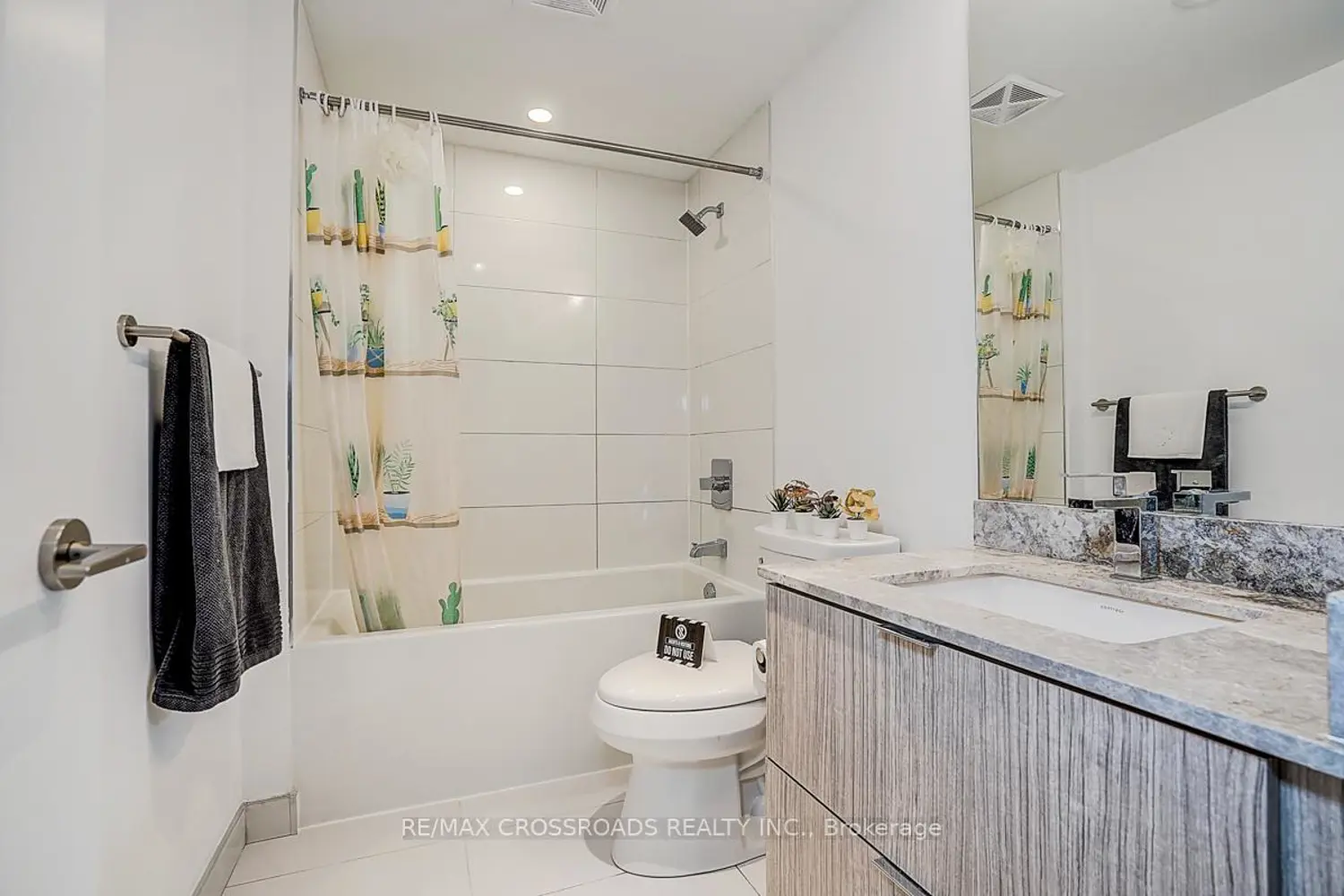 Additional image 12 of 395 Bloor Street 3205