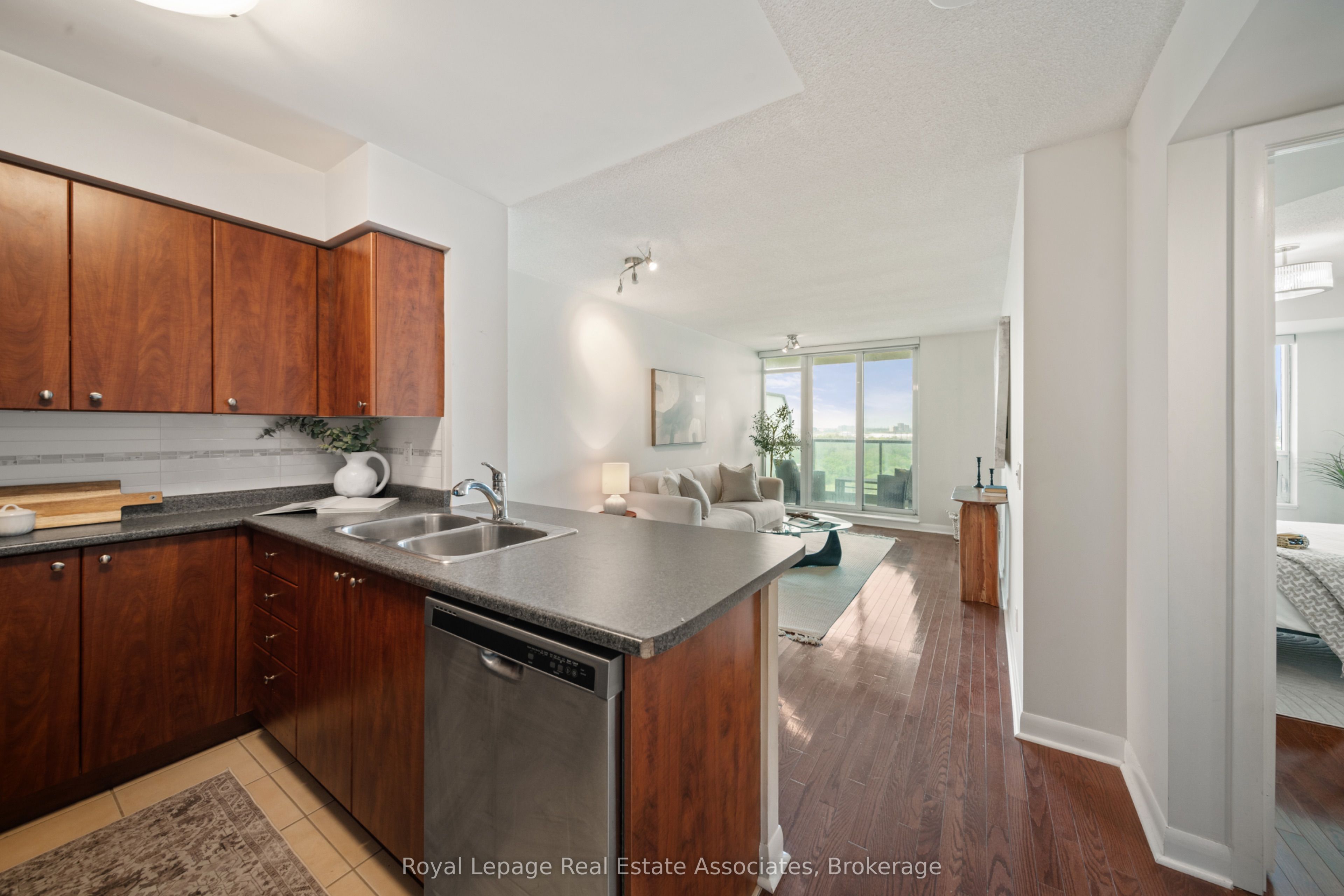 Additional image 6 of 1601-225 Sherway Gardens Road, Toronto, ON, M9C 0A3