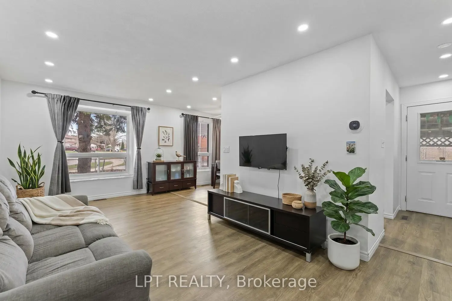 Additional image 4 of 55H Chaucer Crescent