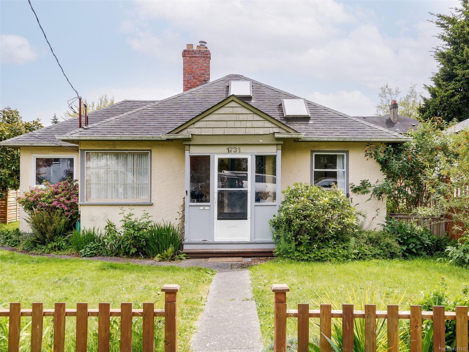 1731 Denman Street, Victoria, BC, V8R 1Y3