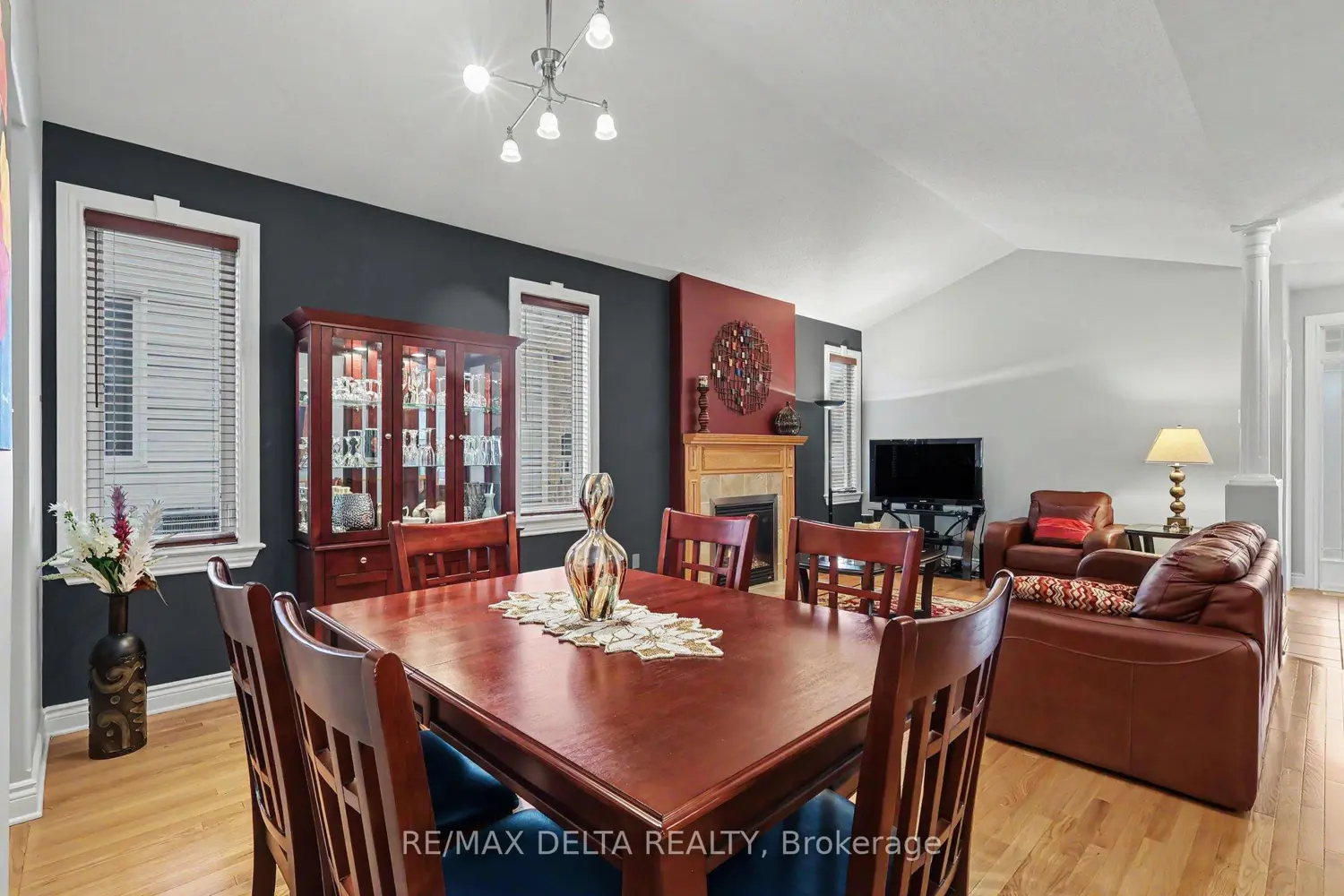128 Topaze Crescent photo 4