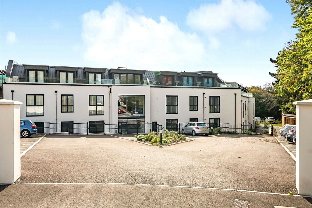 Additional image 10 of 2 bed flat to rentCentenary Way, Penzance, Cornwall TR18