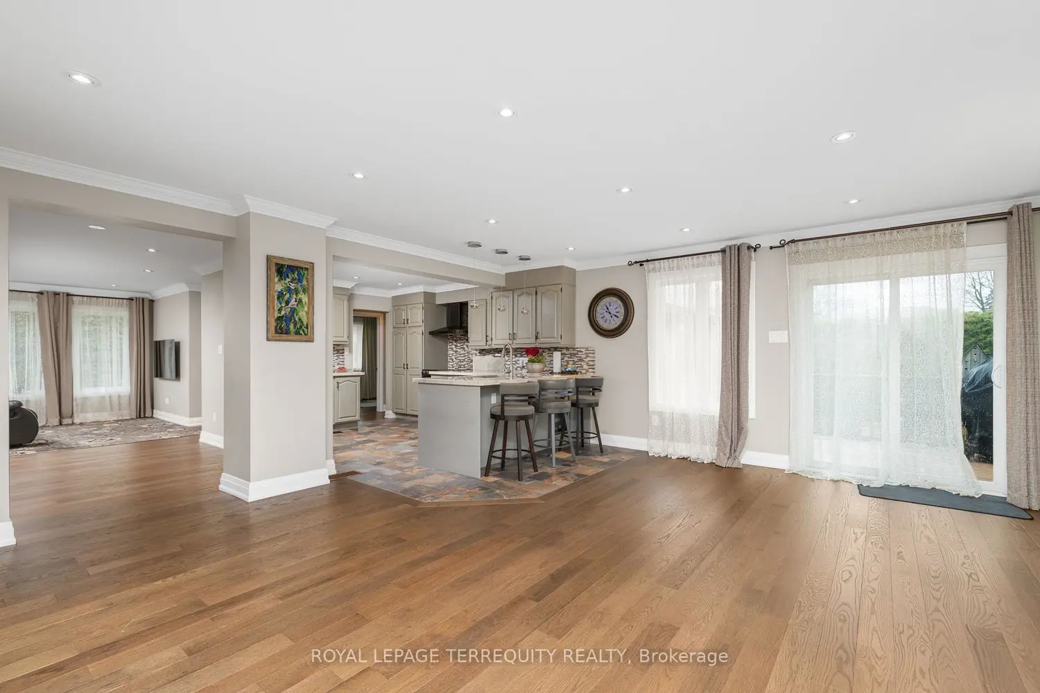Additional image 6 of 582 Hyacinthe Boulevard