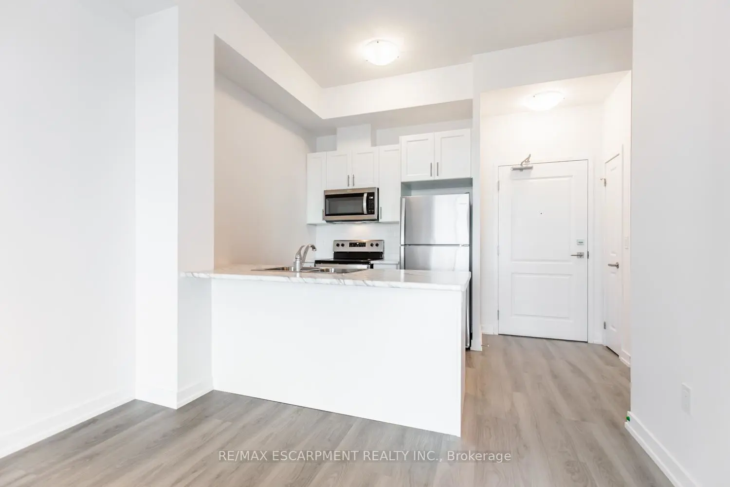 Additional image 3 of 5055 Greenlane Road 611