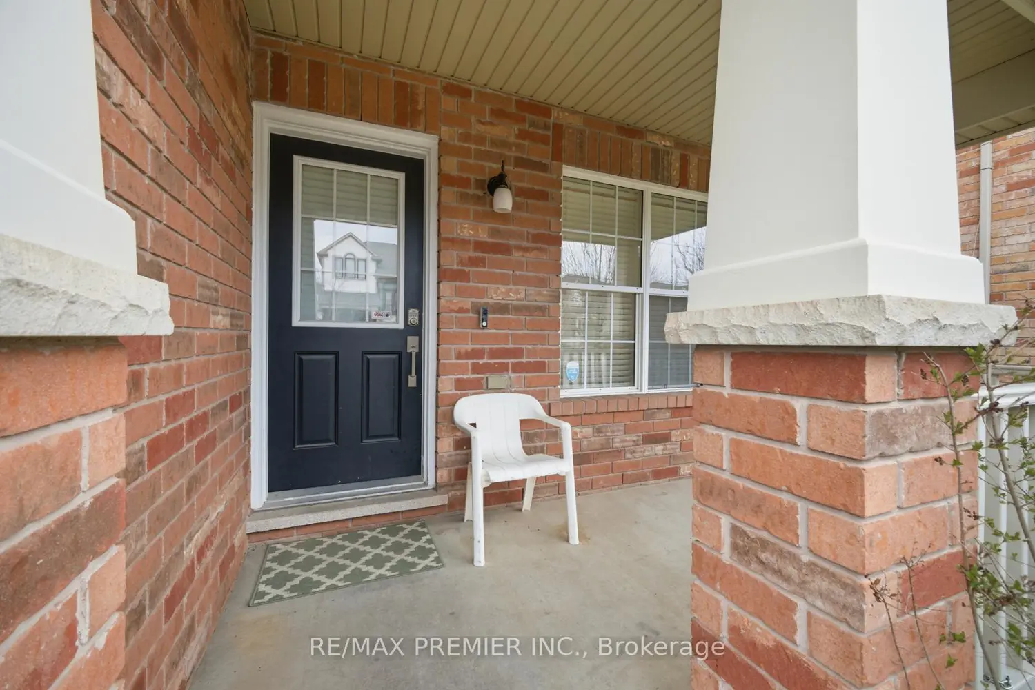 922 Hepburn Road photo 4