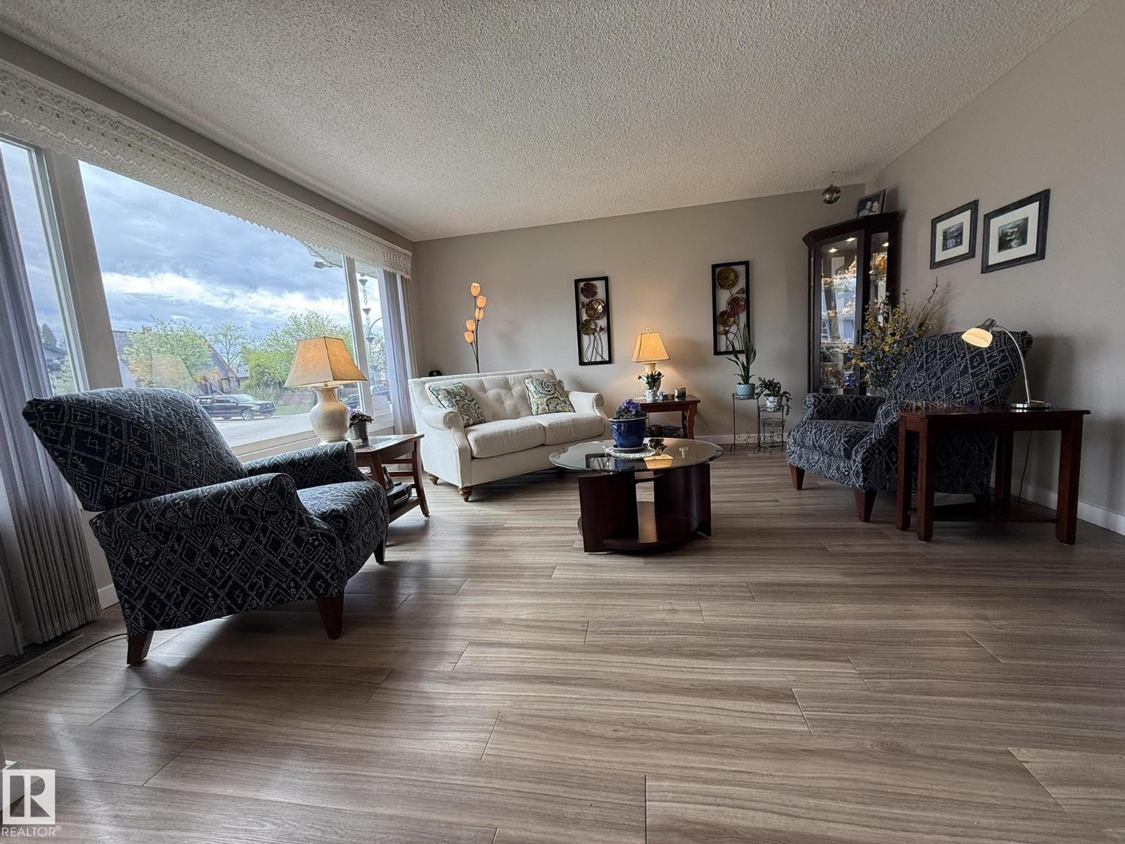 Additional image 3 of 9848 151 Street NW, Edmonton, AB, T5P1S8
