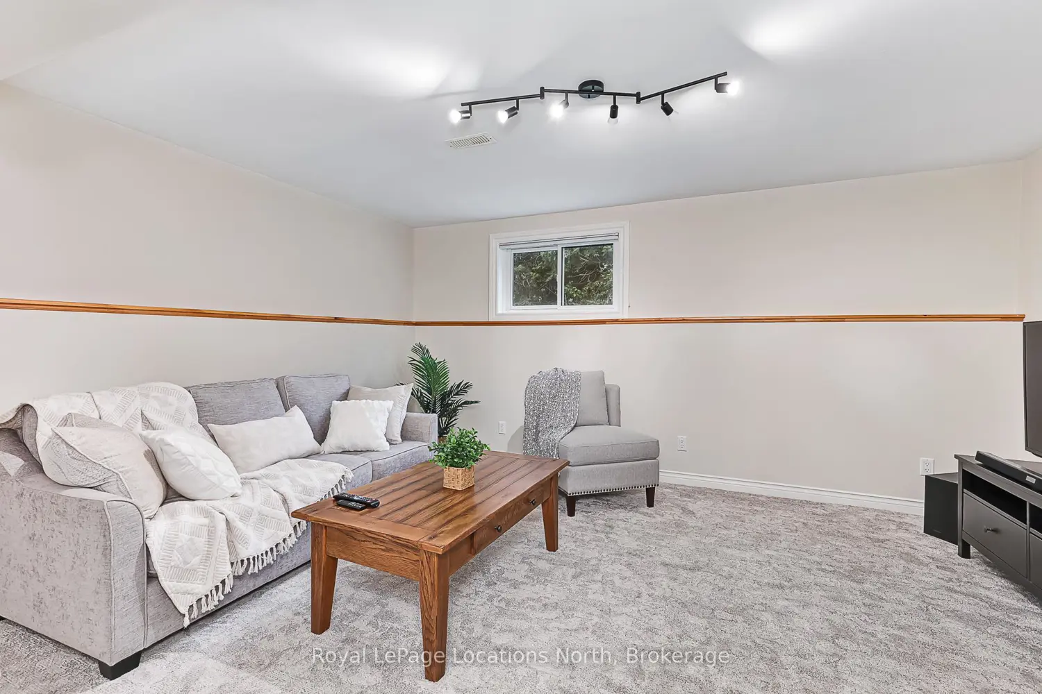 Additional image 16 of 158078 7Th Line