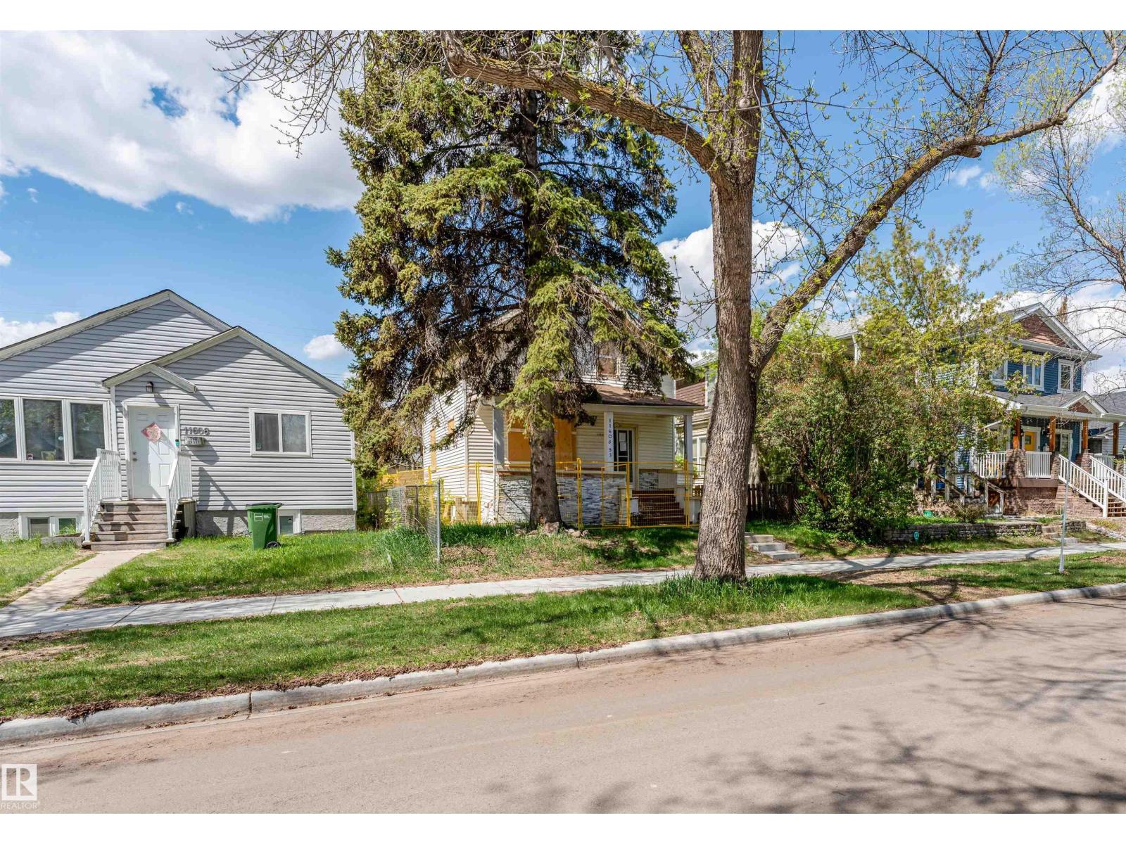 Additional image 2 of 11608 93 Street NW, Edmonton, AB, T5G1C9